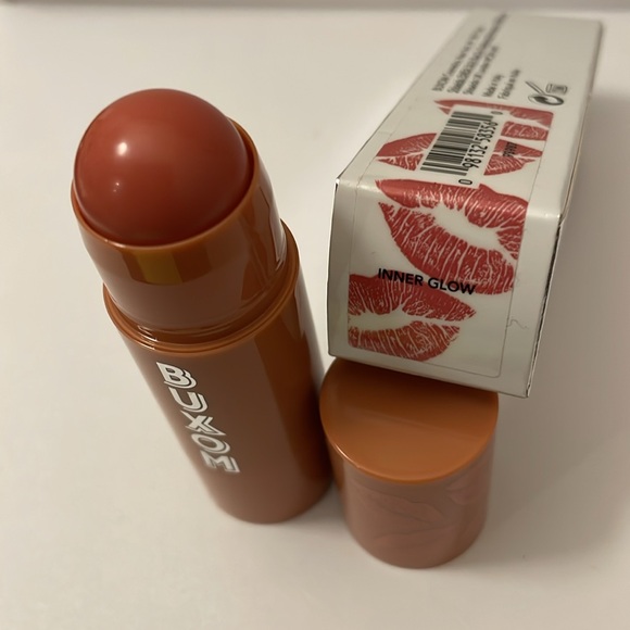 Buxom Power-Full Plump Lip Balm INNER GLOW
Lightly Swatched * - Picture 3 of 13